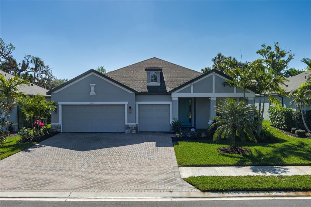 最近售出: $616,900 (4 贝兹, 3 浴室, 2590 平方英尺)