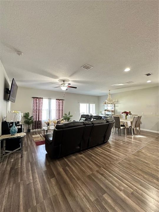 На продажу: $278,000 (3 спален, 2 ванн, 1655 Квадратных фут)