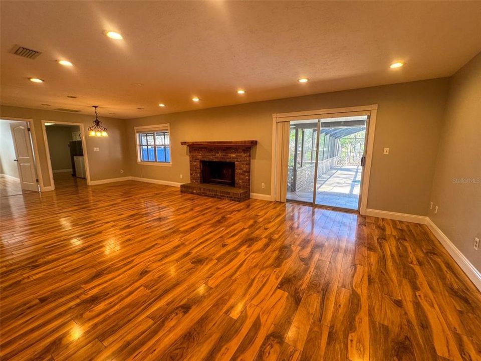 En Venta: $599,000 (3 camas, 2 baños, 2072 Pies cuadrados)