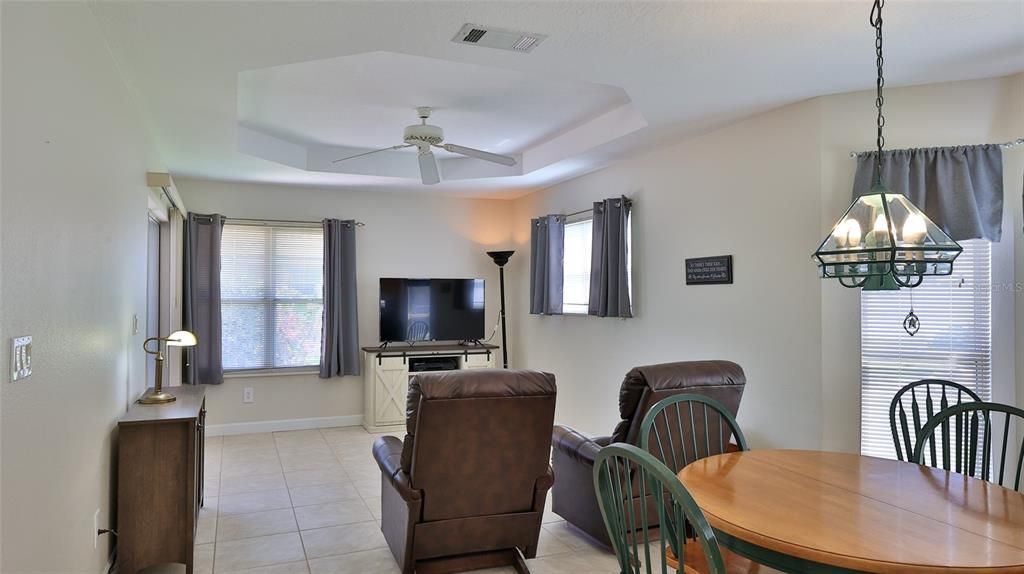 На продажу: $319,000 (2 спален, 2 ванн, 1575 Квадратных фут)