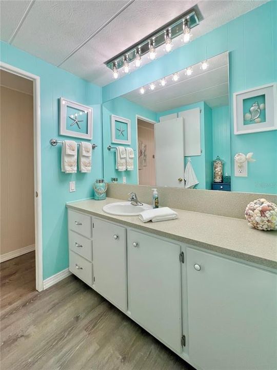 待售: $198,000 (2 贝兹, 2 浴室, 1325 平方英尺)