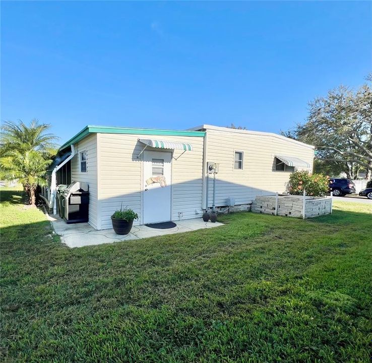 待售: $198,000 (2 贝兹, 2 浴室, 1325 平方英尺)