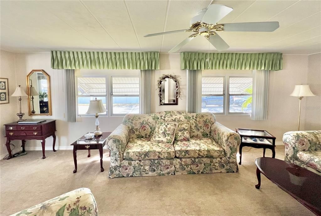 待售: $198,000 (2 贝兹, 2 浴室, 1325 平方英尺)