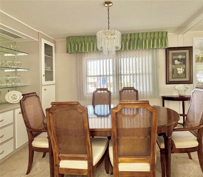 待售: $198,000 (2 贝兹, 2 浴室, 1325 平方英尺)