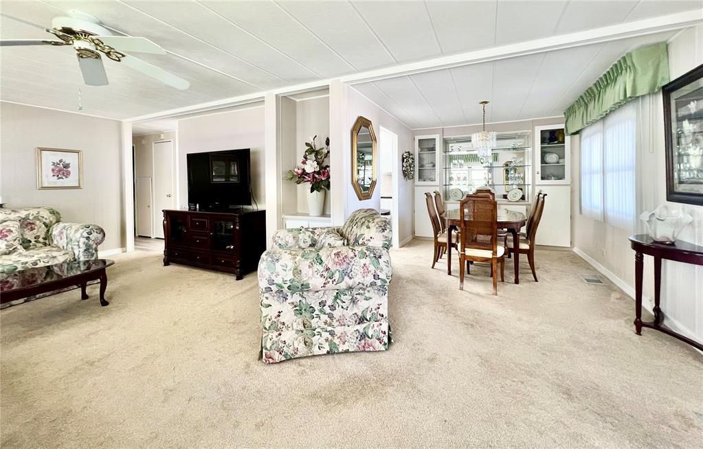 待售: $198,000 (2 贝兹, 2 浴室, 1325 平方英尺)