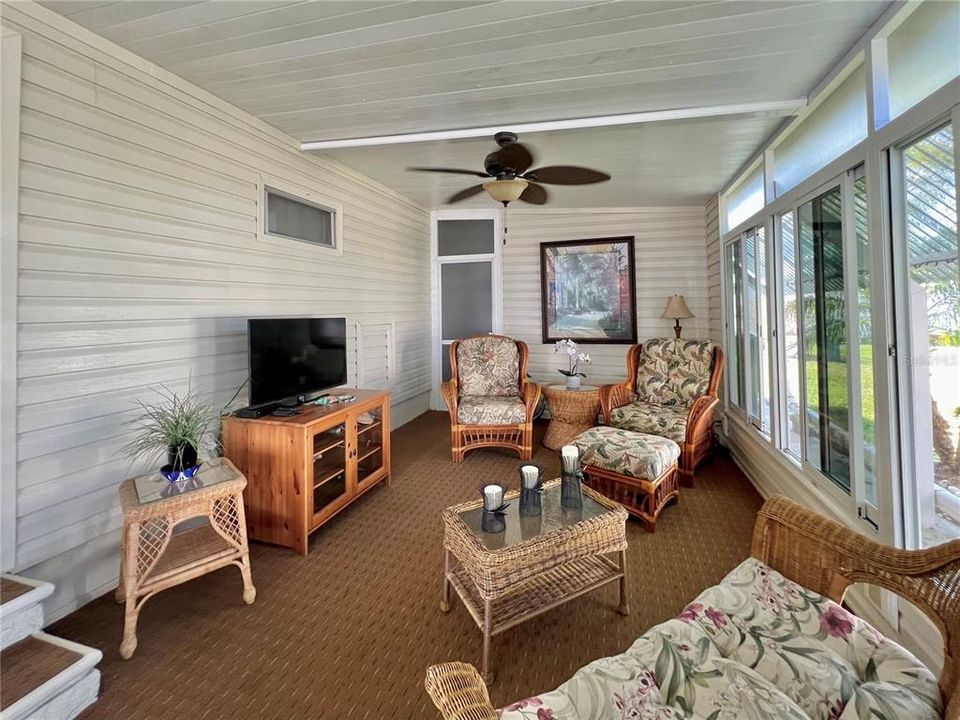 待售: $198,000 (2 贝兹, 2 浴室, 1325 平方英尺)