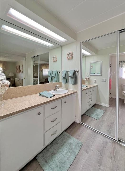 待售: $198,000 (2 贝兹, 2 浴室, 1325 平方英尺)