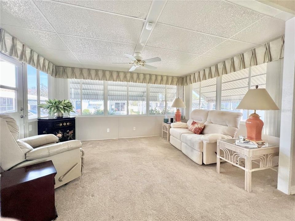 待售: $198,000 (2 贝兹, 2 浴室, 1325 平方英尺)