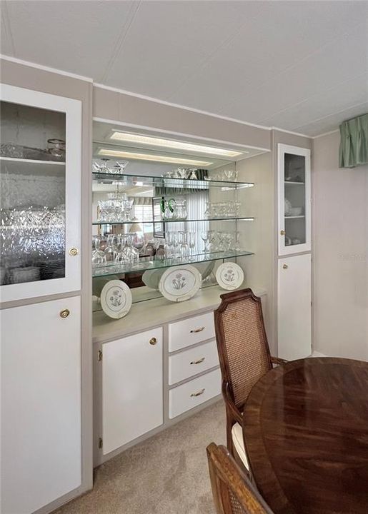 待售: $198,000 (2 贝兹, 2 浴室, 1325 平方英尺)