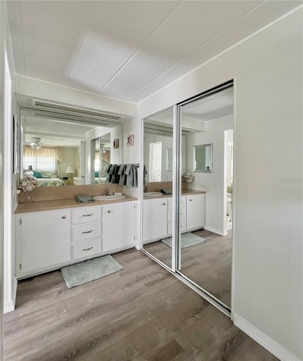 待售: $198,000 (2 贝兹, 2 浴室, 1325 平方英尺)