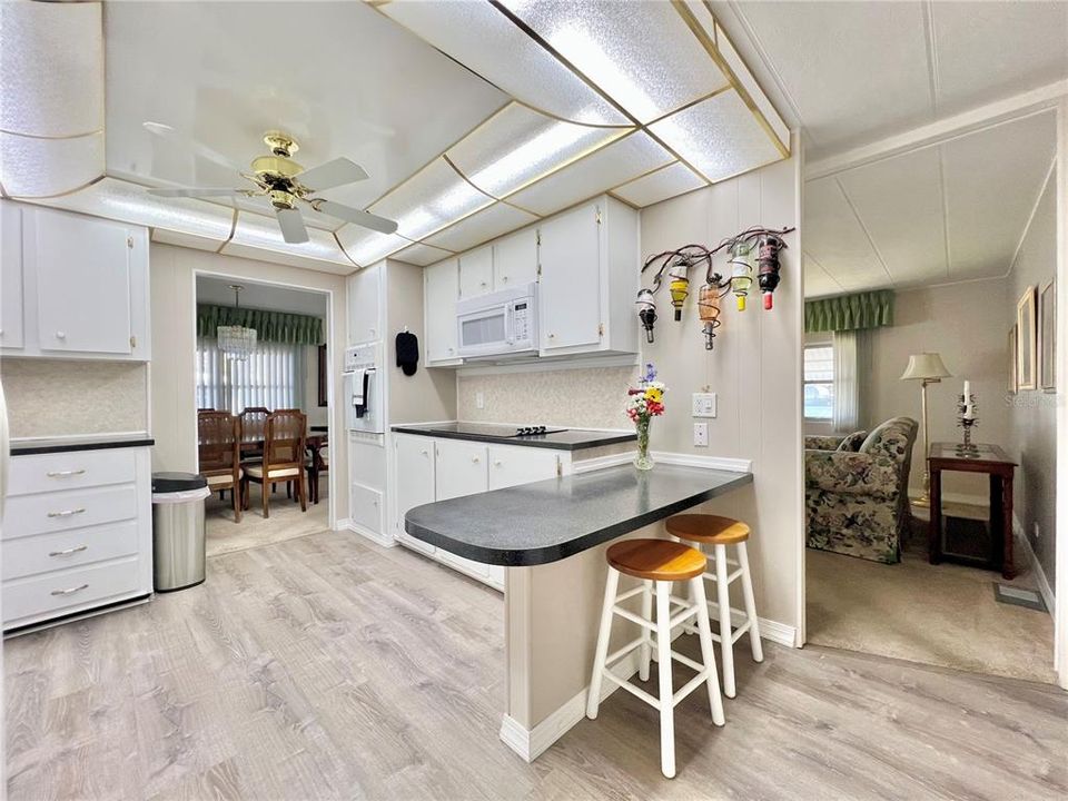 待售: $198,000 (2 贝兹, 2 浴室, 1325 平方英尺)