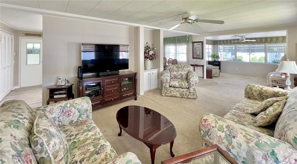 待售: $198,000 (2 贝兹, 2 浴室, 1325 平方英尺)