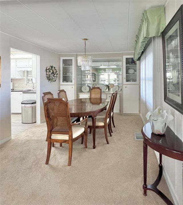 待售: $198,000 (2 贝兹, 2 浴室, 1325 平方英尺)