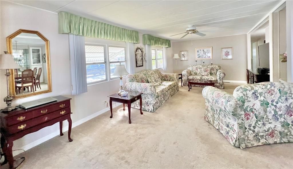 待售: $198,000 (2 贝兹, 2 浴室, 1325 平方英尺)