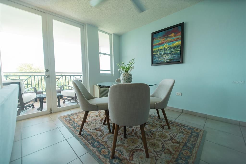 На продажу: $525,000 (2 спален, 2 ванн, 1250 Квадратных фут)