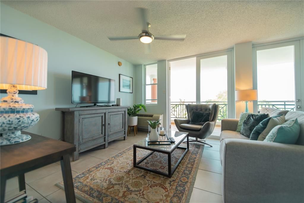 На продажу: $525,000 (2 спален, 2 ванн, 1250 Квадратных фут)