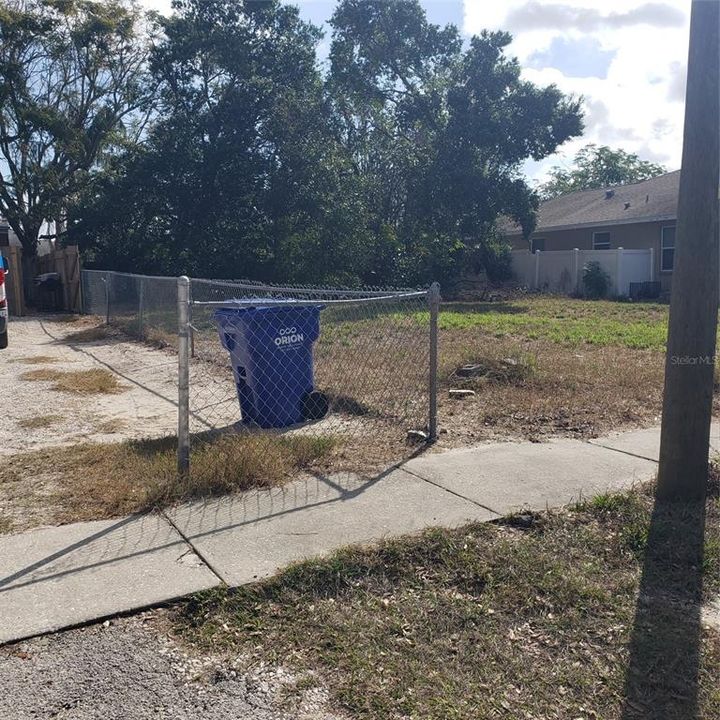 На продажу: $109,000 (0.15 acres)