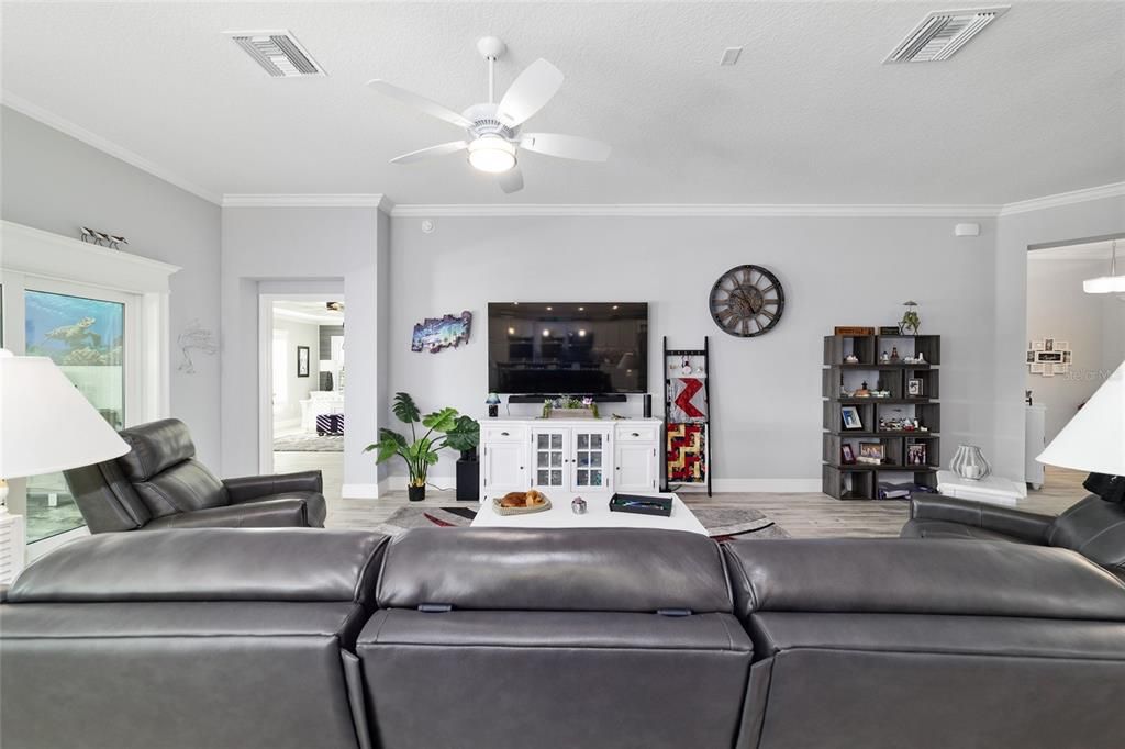 На продажу: $799,900 (3 спален, 2 ванн, 2930 Квадратных фут)