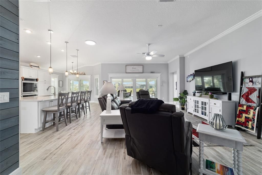 На продажу: $799,900 (3 спален, 2 ванн, 2930 Квадратных фут)