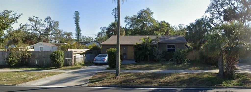 最近售出: $200,000 (2 贝兹, 1 浴室, 996 平方英尺)