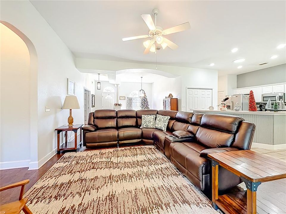 For Sale: $410,700 (3 beds, 3 baths, 2292 Square Feet)