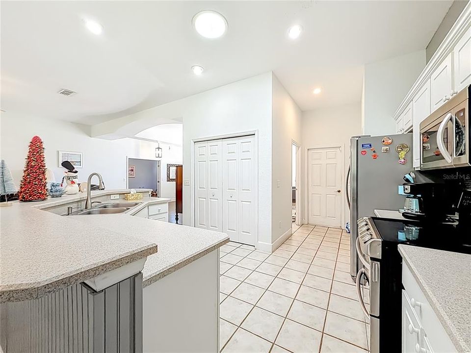 For Sale: $410,700 (3 beds, 3 baths, 2292 Square Feet)