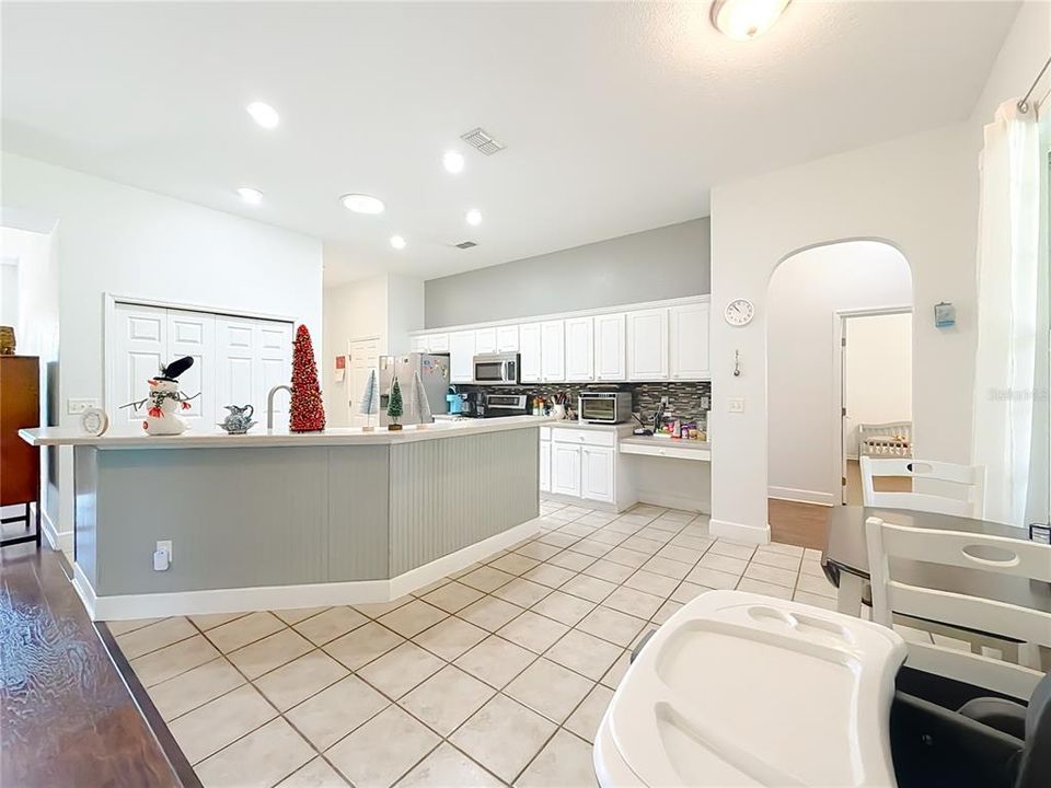 For Sale: $410,700 (3 beds, 3 baths, 2292 Square Feet)