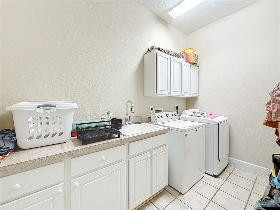 For Sale: $410,700 (3 beds, 3 baths, 2292 Square Feet)