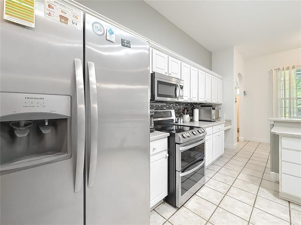 For Sale: $410,700 (3 beds, 3 baths, 2292 Square Feet)