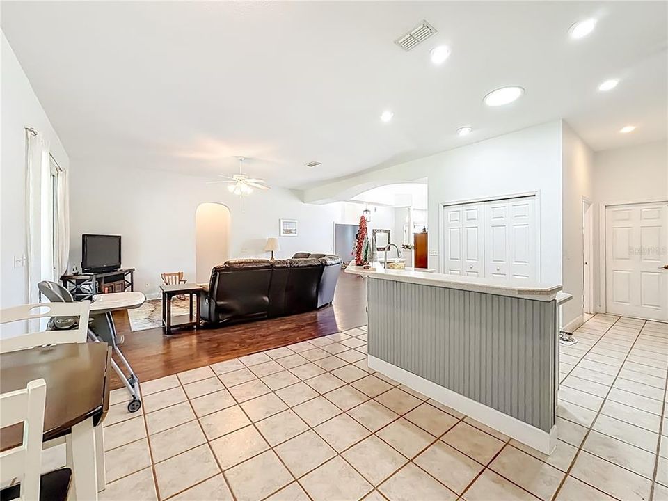 For Sale: $410,700 (3 beds, 3 baths, 2292 Square Feet)