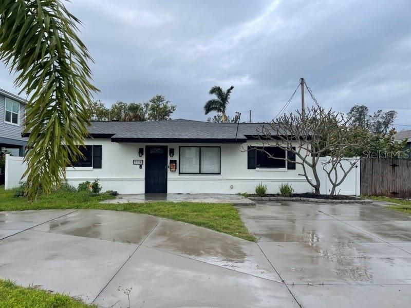 最近售出: $304,000 (4 贝兹, 3 浴室, 1969 平方英尺)