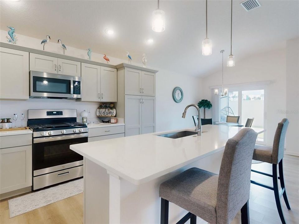 待售: $375,000 (3 贝兹, 2 浴室, 1711 平方英尺)