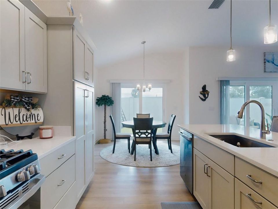 待售: $375,000 (3 贝兹, 2 浴室, 1711 平方英尺)