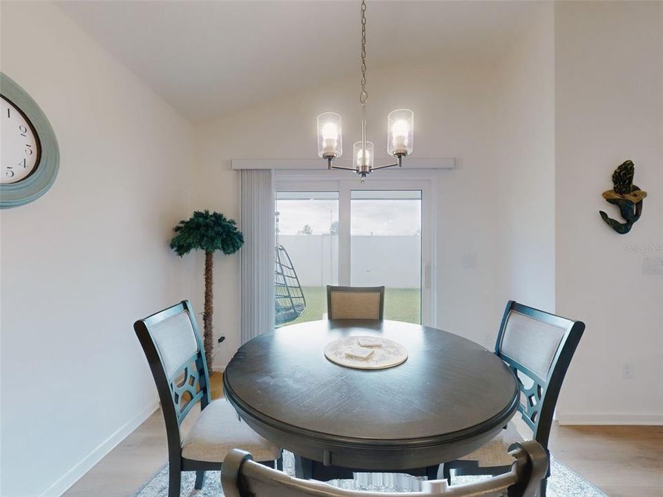 待售: $375,000 (3 贝兹, 2 浴室, 1711 平方英尺)