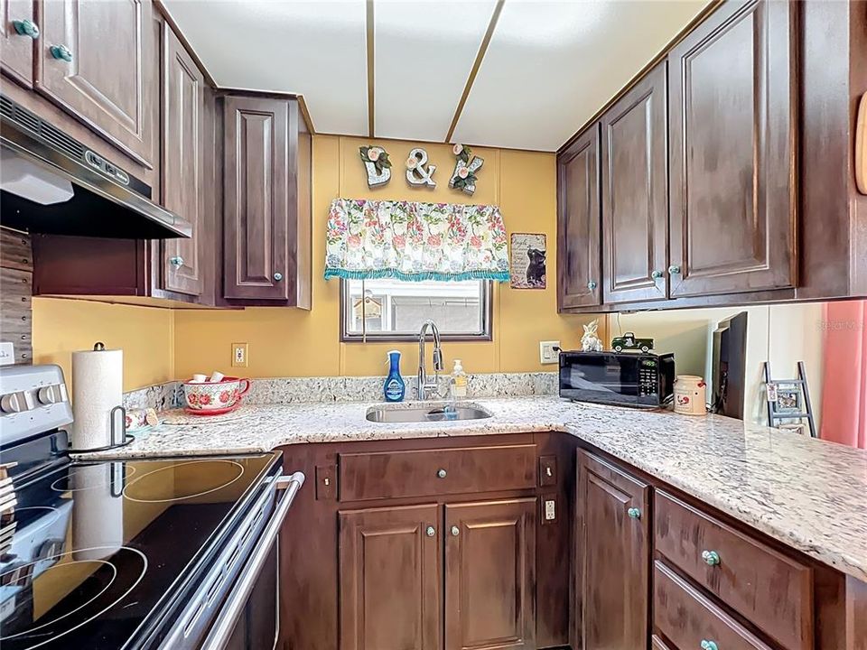 待售: $123,500 (1 贝兹, 2 浴室, 792 平方英尺)