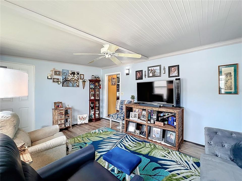 待售: $123,500 (1 贝兹, 2 浴室, 792 平方英尺)