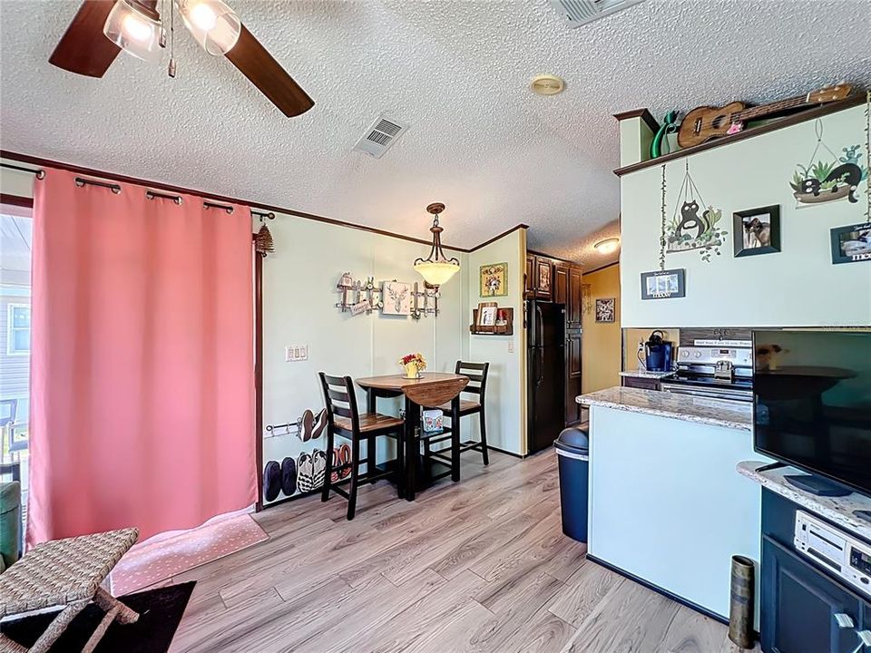 待售: $123,500 (1 贝兹, 2 浴室, 792 平方英尺)