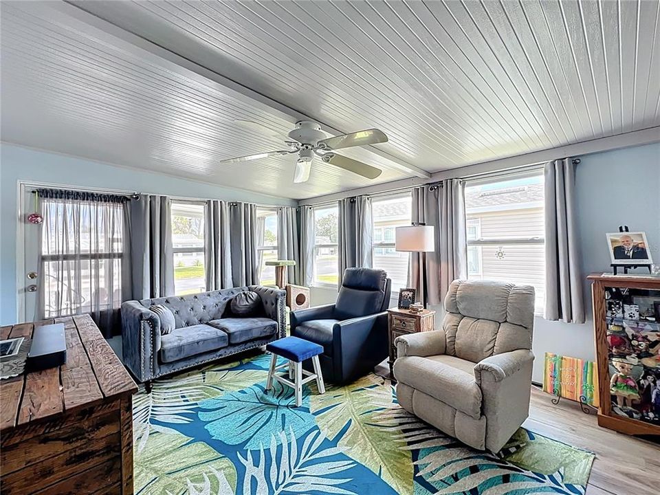 待售: $123,500 (1 贝兹, 2 浴室, 792 平方英尺)