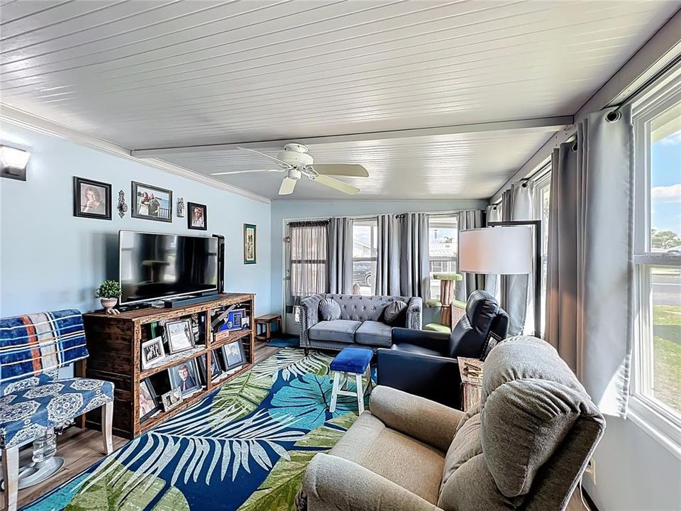 待售: $123,500 (1 贝兹, 2 浴室, 792 平方英尺)