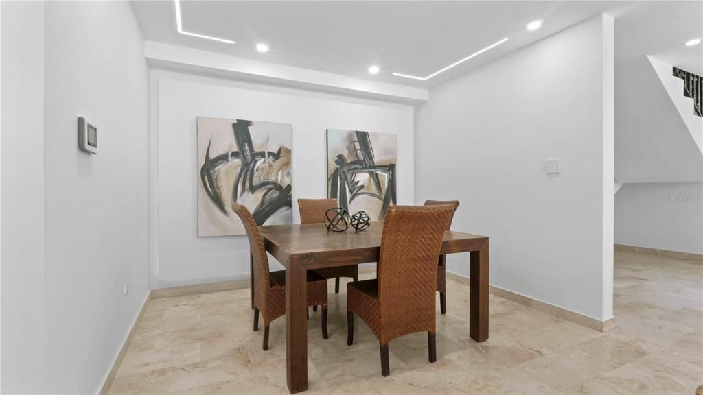 En Venta: $1,300,000 (4 camas, 3 baños, 3800 Pies cuadrados)