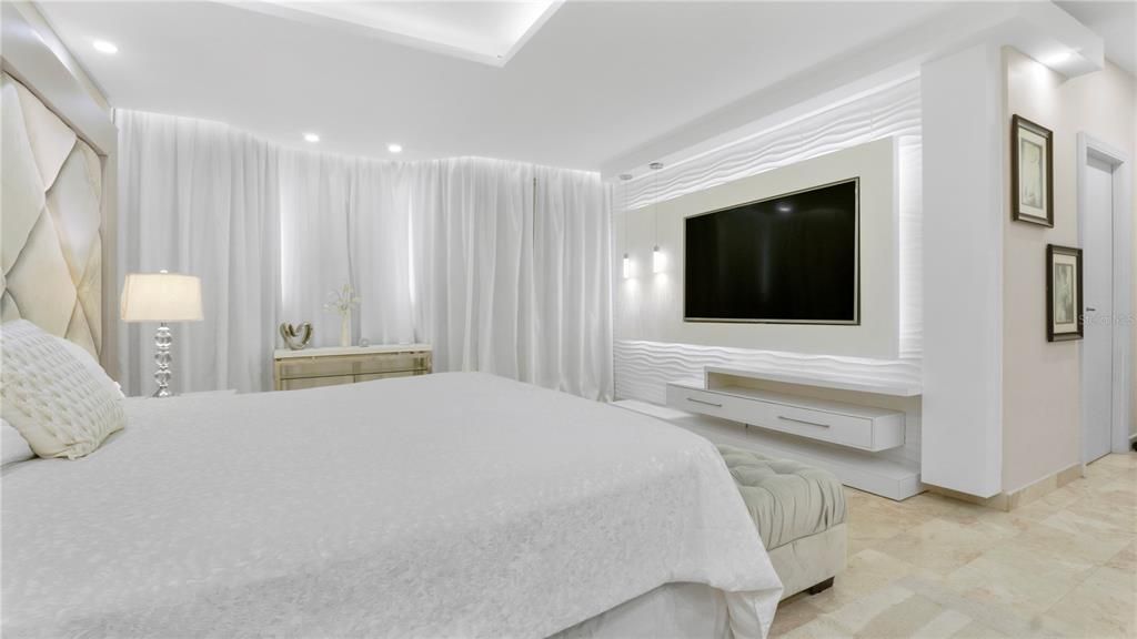 En Venta: $1,300,000 (4 camas, 3 baños, 3800 Pies cuadrados)