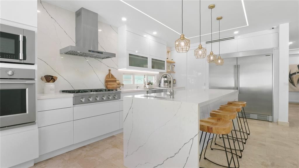 En Venta: $1,300,000 (4 camas, 3 baños, 3800 Pies cuadrados)