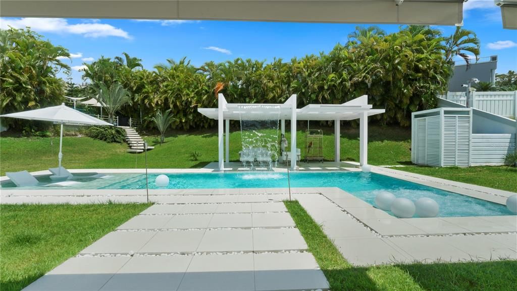 En Venta: $1,300,000 (4 camas, 3 baños, 3800 Pies cuadrados)