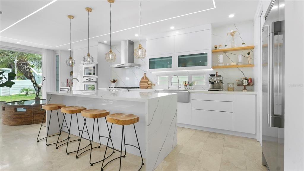 En Venta: $1,300,000 (4 camas, 3 baños, 3800 Pies cuadrados)