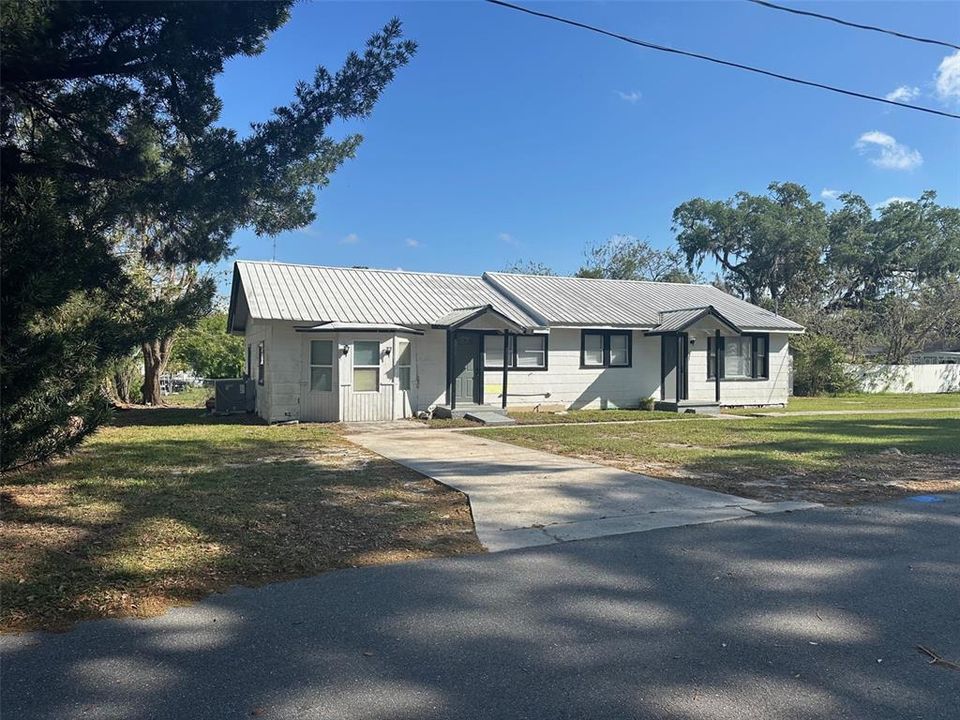 Recently Sold: $199,900 (3 beds, 2 baths, 1477 Square Feet)