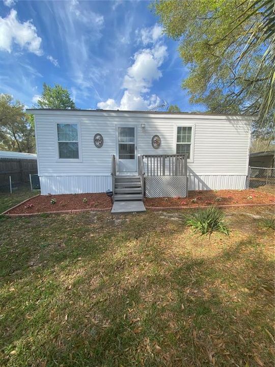 最近售出: $69,900 (1 贝兹, 1 浴室, 384 平方英尺)