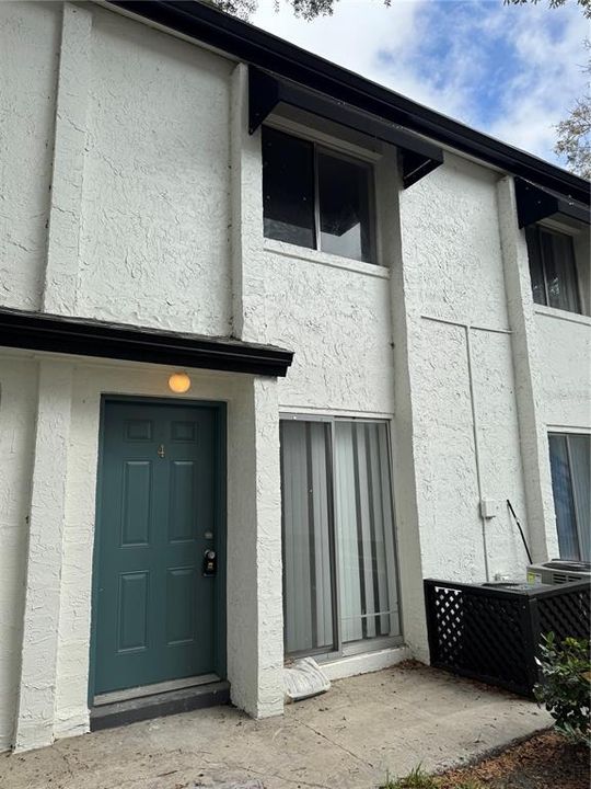 Recently Rented: $1,250 (1 beds, 1 baths, 765 Square Feet)