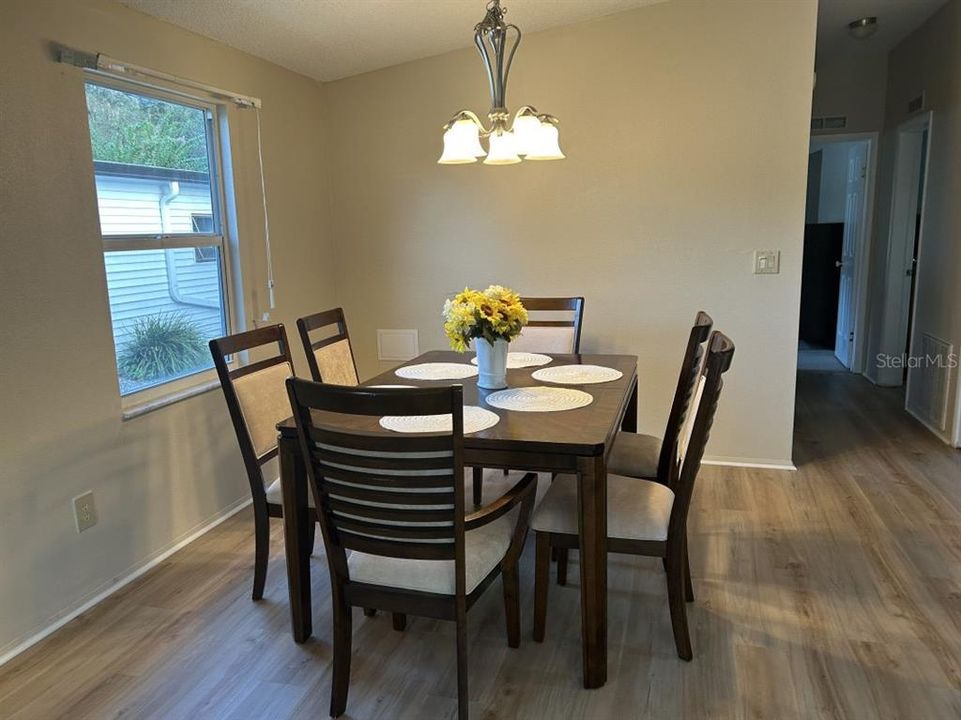 Active With Contract: $204,900 (2 beds, 2 baths, 1332 Square Feet)