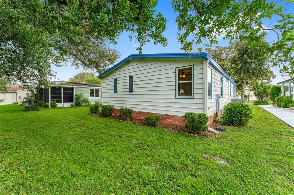 Active With Contract: $204,900 (2 beds, 2 baths, 1332 Square Feet)