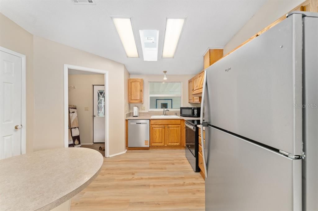 Active With Contract: $204,900 (2 beds, 2 baths, 1332 Square Feet)